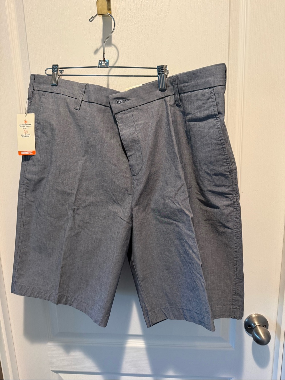 Dockers Men's Gray Flat-Front Casual Shorts Size 44 NWT